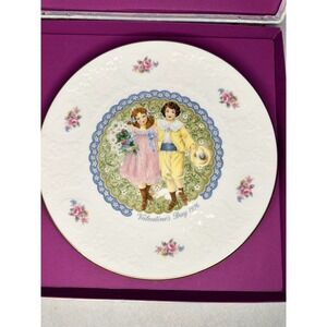 Royal Doulton Valentines Day 1976 Plate First in New Series In Original Box Vntg
